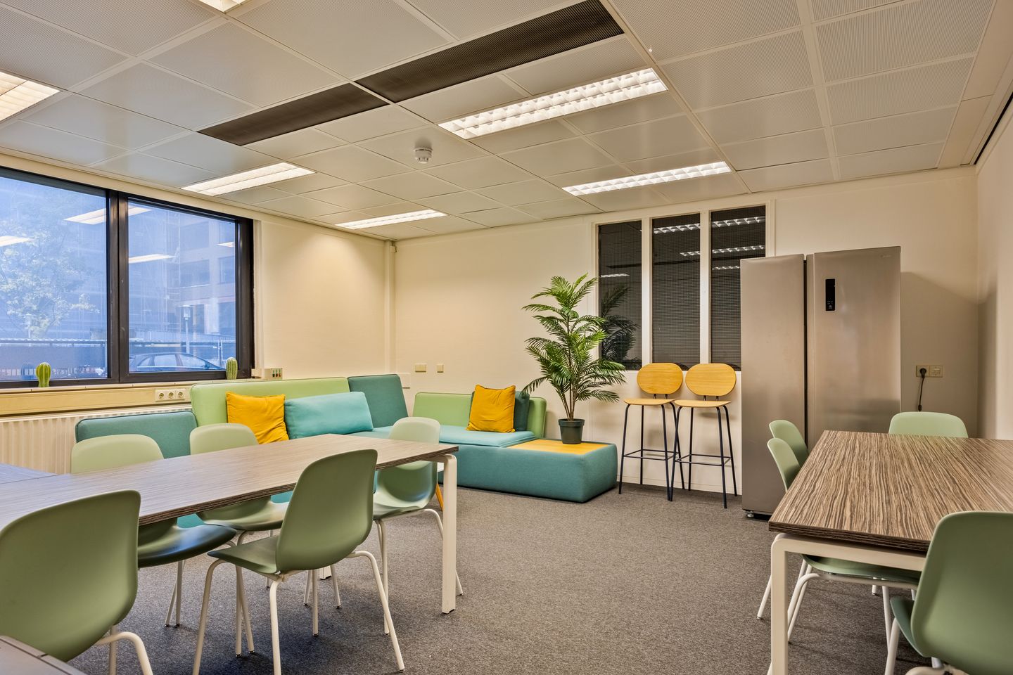 View photo 3 of Hogehilweg 17