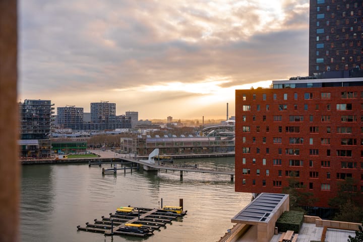 Foto 20 van Van der Hoevenplein 42