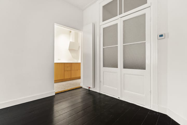 Photo 11 of Graaf Lodewijkstraat 16