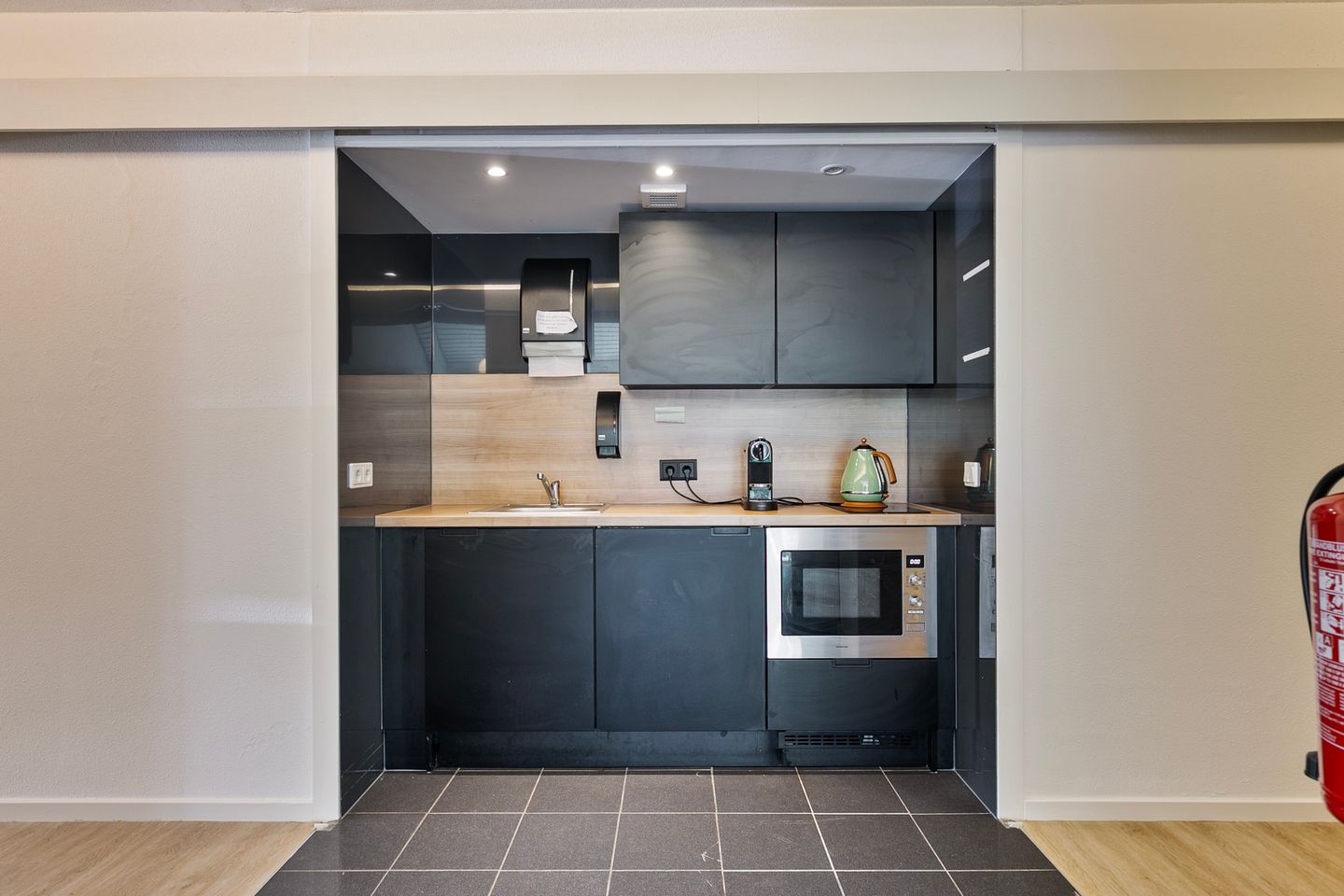 View photo 4 of Edisonbaan 10