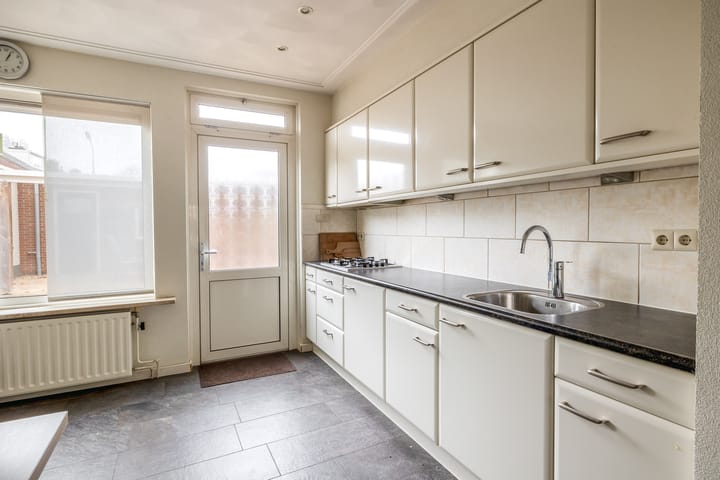 Photo 9 of Piet Heinstraat 14