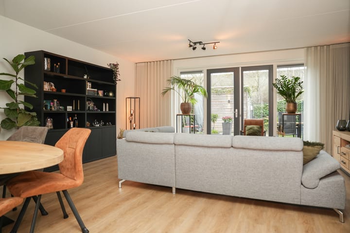 Foto 10 van Tinbergenplantsoen 49