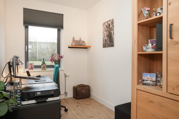 Foto 25 van Tinbergenplantsoen 49