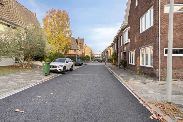 Photo 15 of Burgemeester Ceulenstraat 45-A02