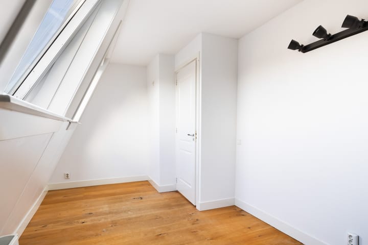 Foto 22 van Van Humboldtstraat 22-B