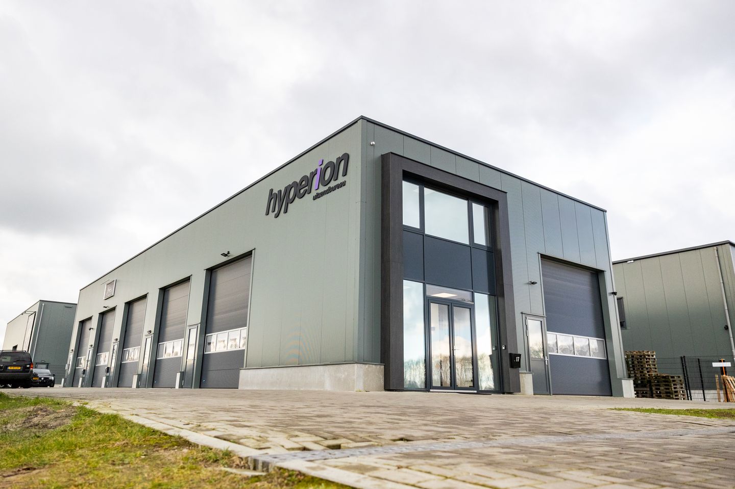 View photo 2 of Bouwstraat 17