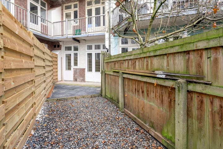 Photo 13 of Willem Schoutenstraat 63-H