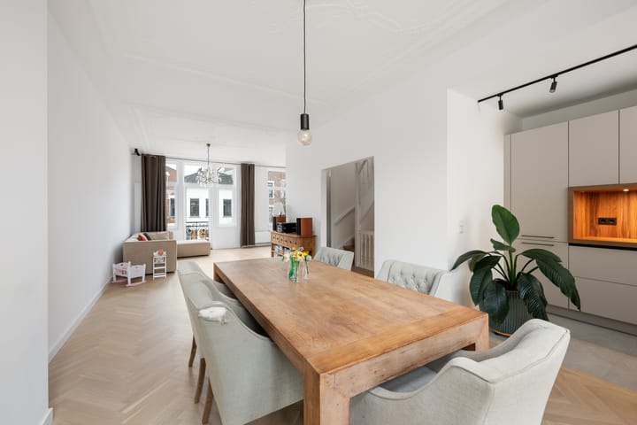 Photo 9 of Lusthofstraat 27-B