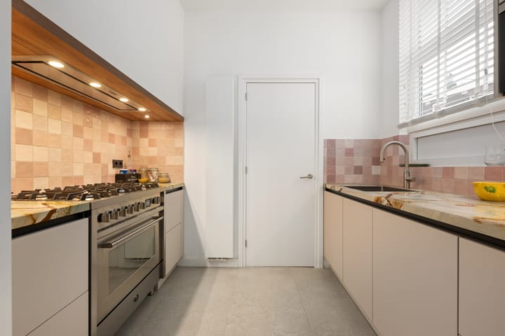 Photo 11 of Lusthofstraat 27-B