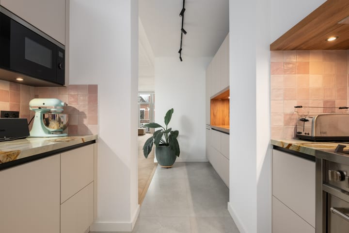 Photo 13 of Lusthofstraat 27-B