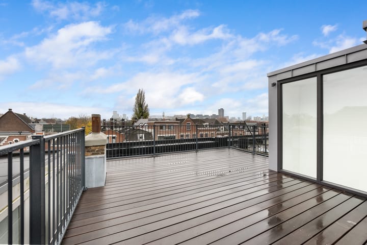 Photo 24 of Lusthofstraat 27-B