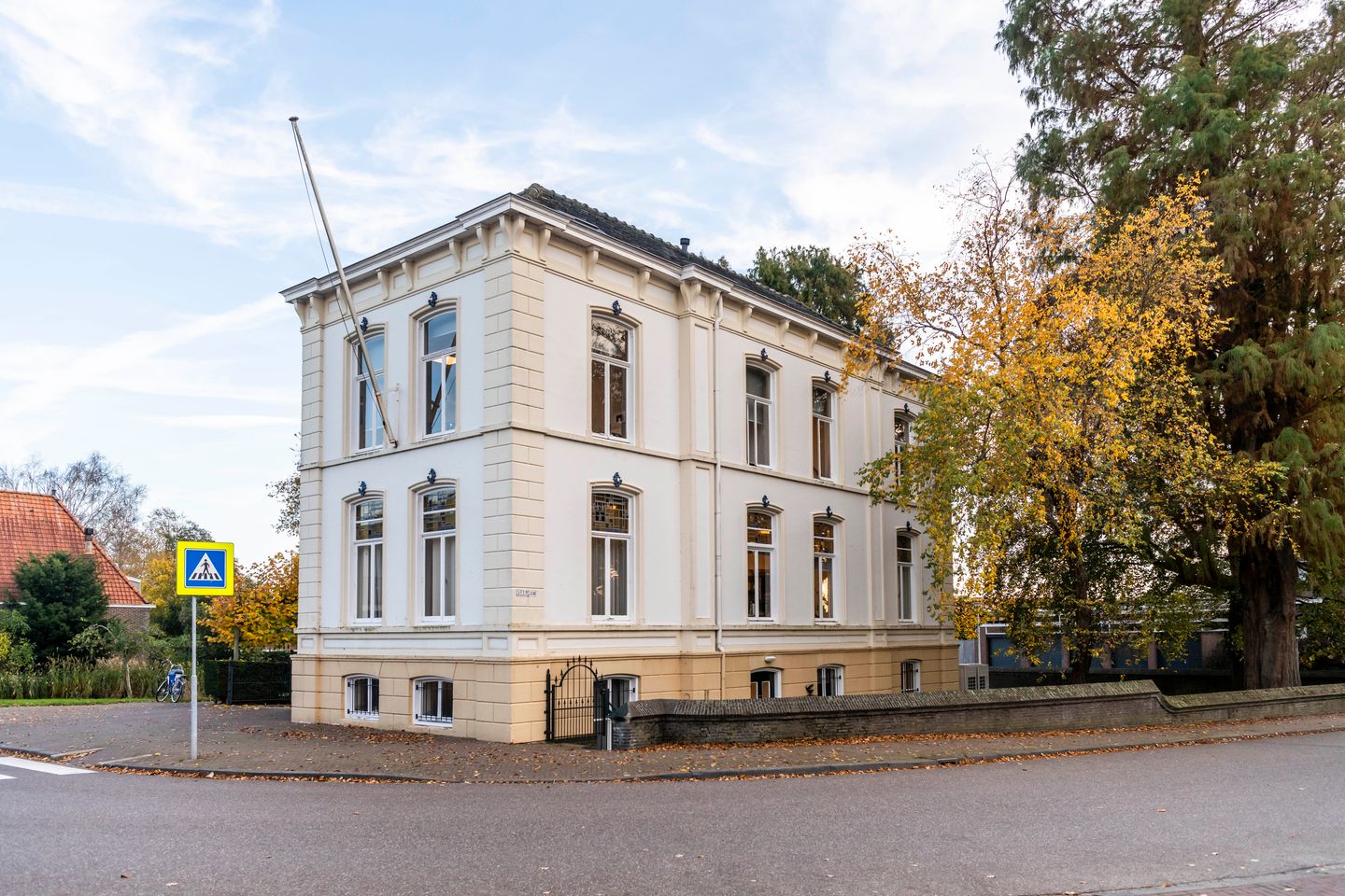 View photo 1 of Bosch 107