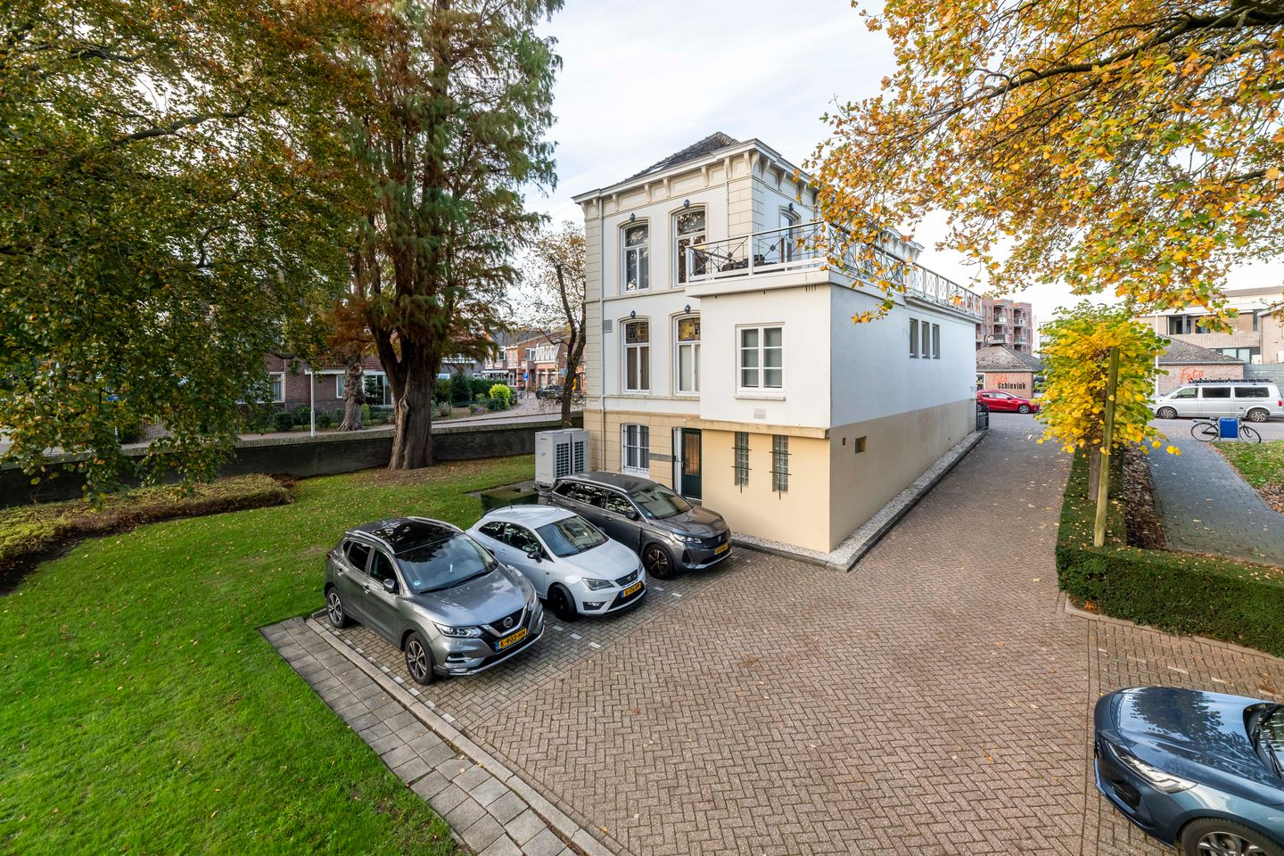 View photo 2 of Bosch 107