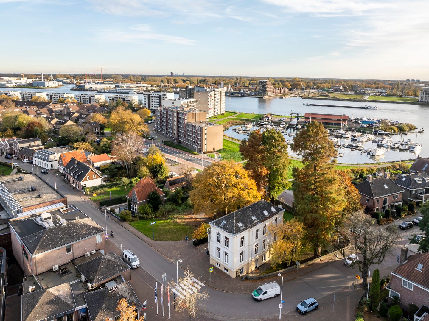 View photo 3 of Bosch 107