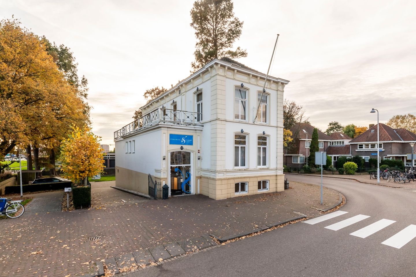 View photo 4 of Bosch 107