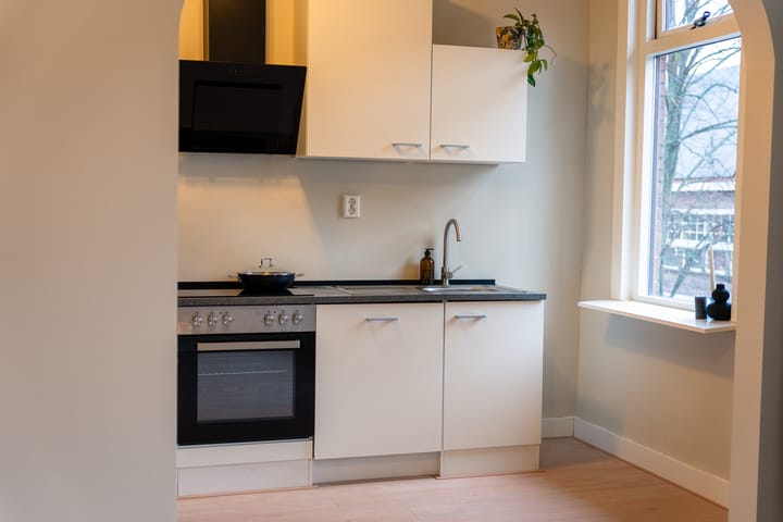 Photo 3 of Naarderstraat 145