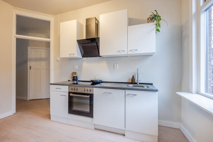 Photo 5 of Naarderstraat 145