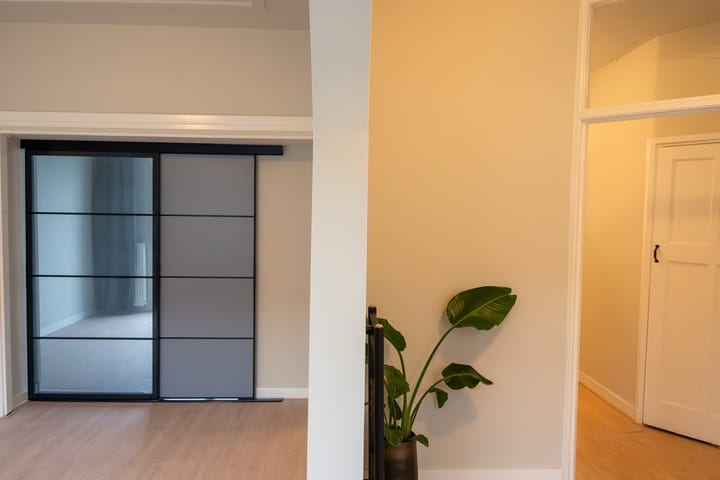 Photo 8 of Naarderstraat 145