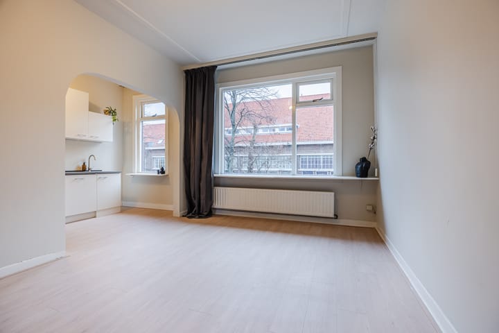 Photo 9 of Naarderstraat 145