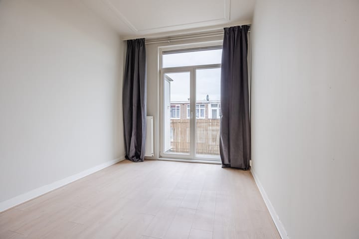 Photo 12 of Naarderstraat 145