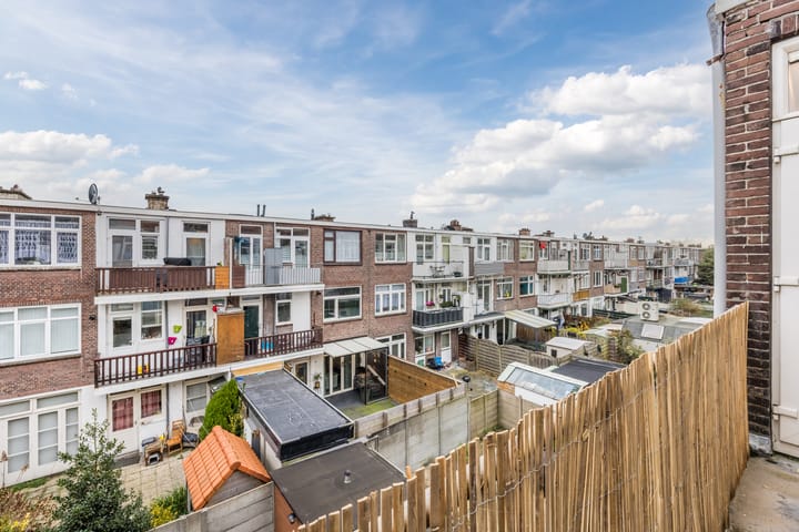 Photo 14 of Naarderstraat 145