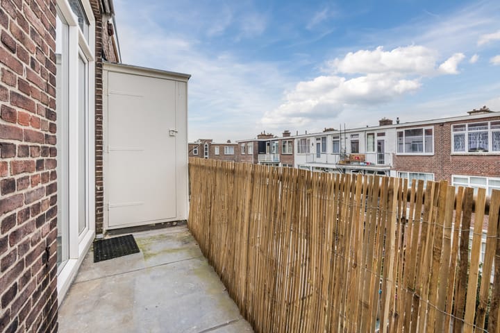 Photo 15 of Naarderstraat 145