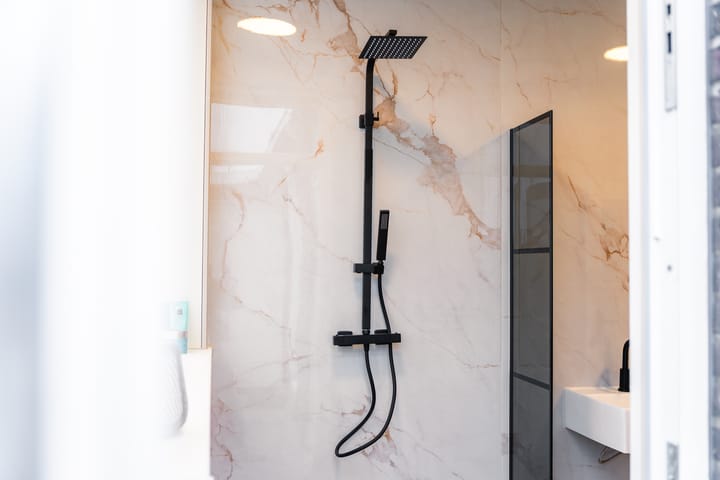 Photo 16 of Naarderstraat 145