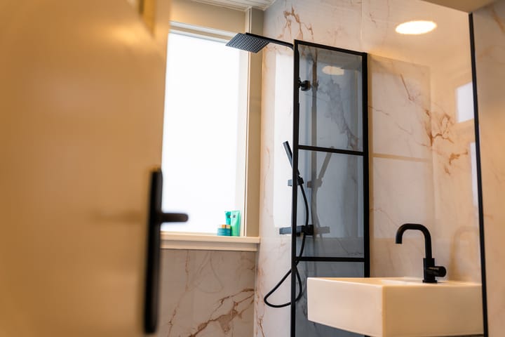 Photo 18 of Naarderstraat 145