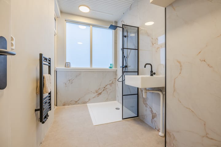 Photo 21 of Naarderstraat 145