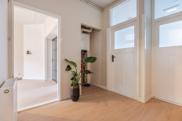 Photo 22 of Naarderstraat 145