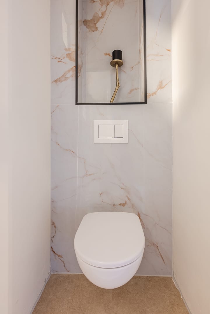 Photo 24 of Naarderstraat 145