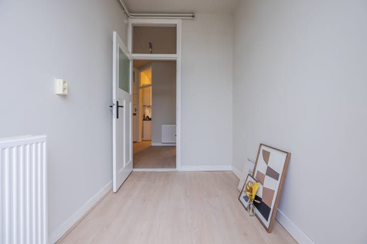 Photo 27 of Naarderstraat 145