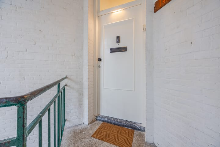 Photo 28 of Naarderstraat 145