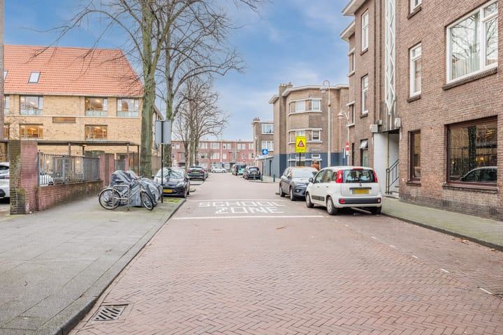 Photo 30 of Naarderstraat 145