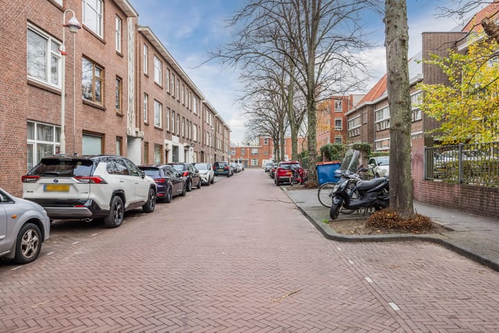 Photo 31 of Naarderstraat 145