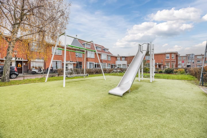 Photo 33 of Naarderstraat 145