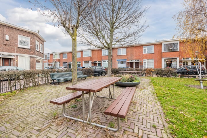 Photo 34 of Naarderstraat 145