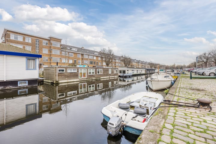 Photo 35 of Naarderstraat 145