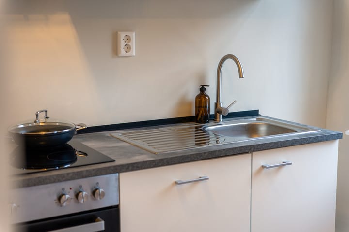 Photo 4 of Naarderstraat 145