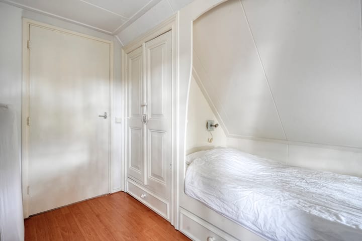 Photo 38 of Achteres 1