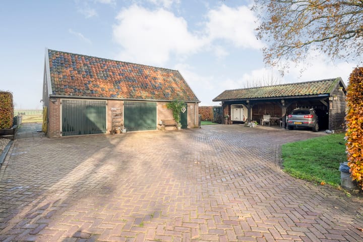 Photo 43 of Achteres 1