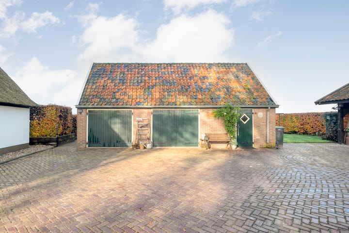 Photo 44 of Achteres 1