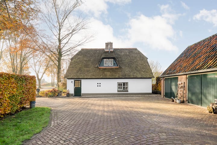 Photo 46 of Achteres 1