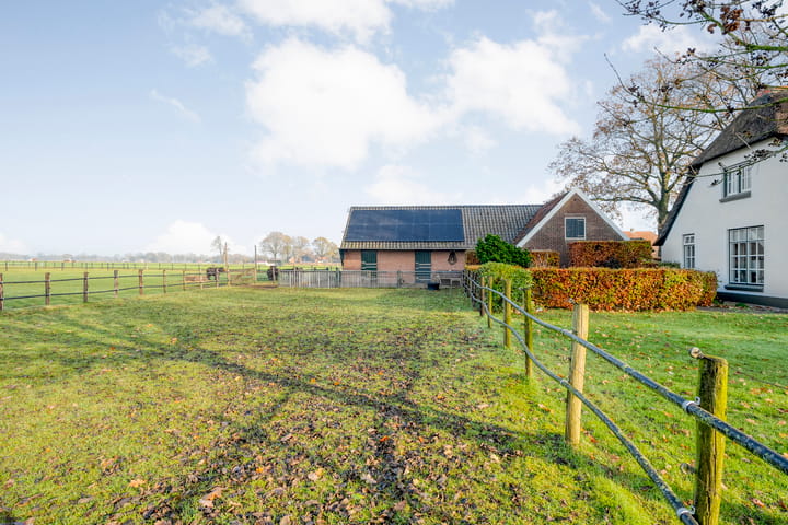 Photo 62 of Achteres 1