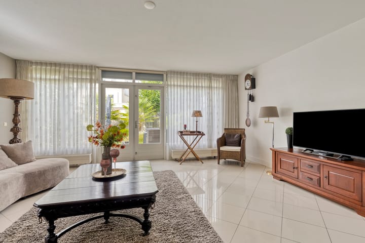 Photo 3 of Eikepage 60