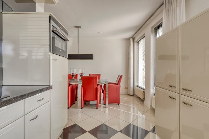 Photo 10 of Eikepage 60