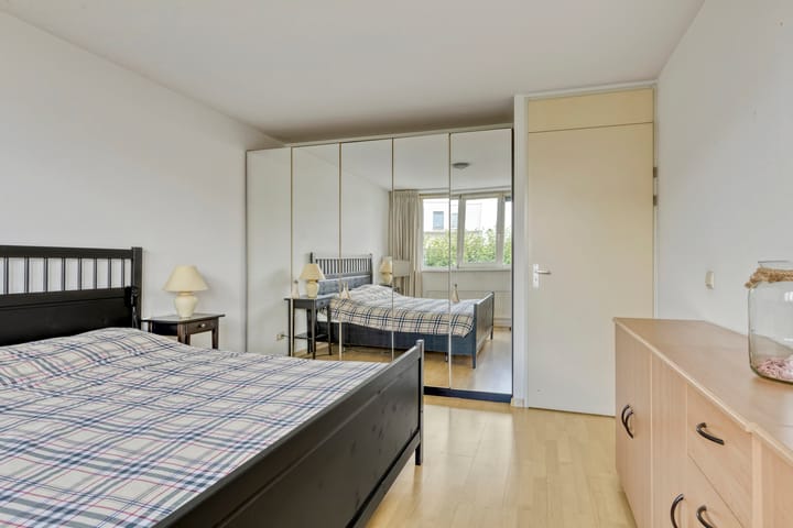 Photo 17 of Eikepage 60