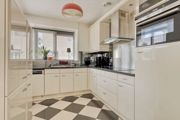 Photo 8 of Eikepage 60