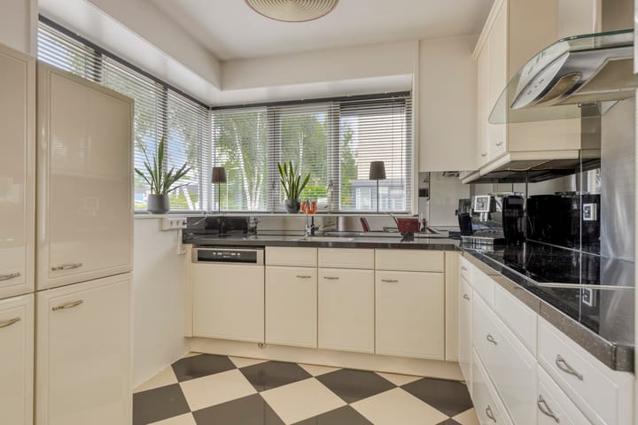 Photo 9 of Eikepage 60