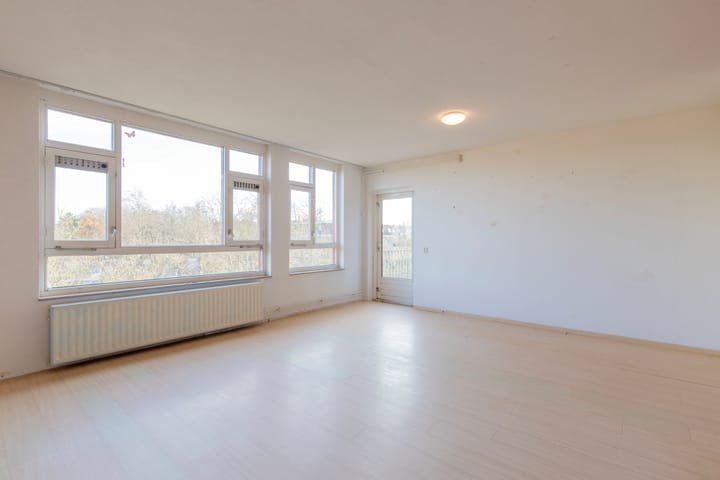 Photo 11 of Zeswegenlaan 242